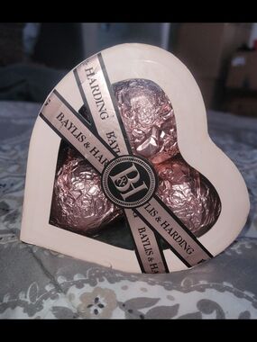 Baylis & Harding Heart-Shaped Bath Bomb Gift Set Pink Musc Jatmar 3 x 1.29 oz